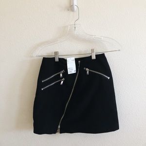 Black skirt with zipper detailing (NEW WITH TAG)